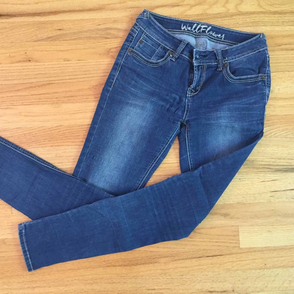 Soft Juniors/Womens Wallflower Skinny Jeans